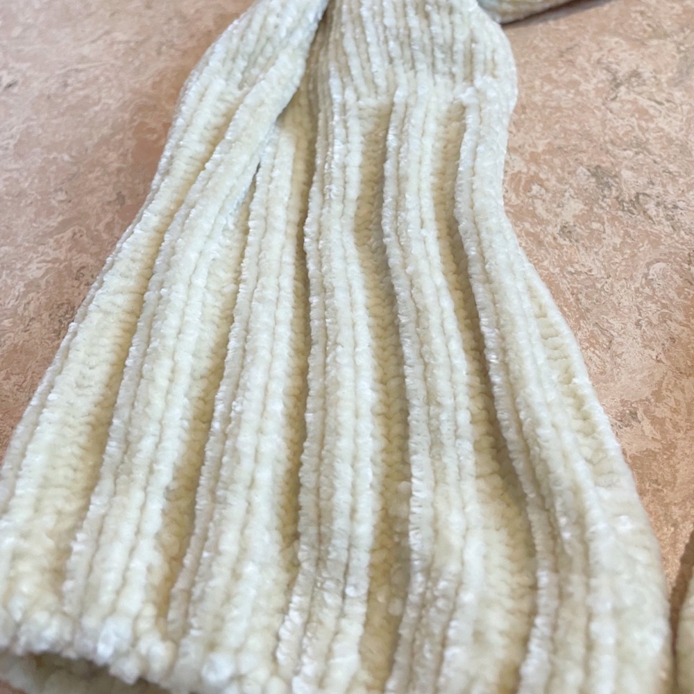 Cozy, soft, small Cynthia Rowley sweater - Picture 2 of 2